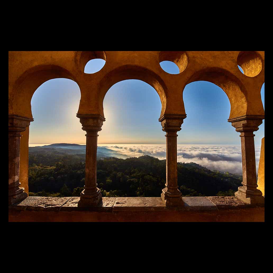 Mirador al mar de nubes desde el Palacio Da Pena