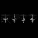 Cuatro copas invertidas de los chorros de agua de una fuente