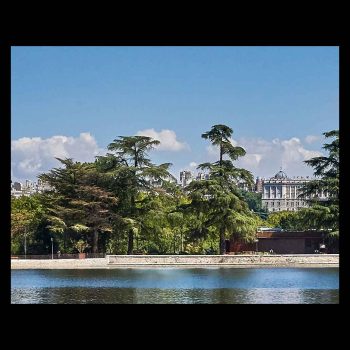 Vista del lago de la casa de campo y el Palacio Real