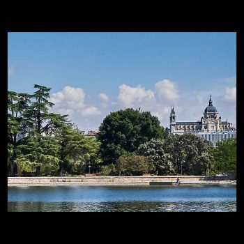 Lago de la casa de campo y la catedral de la Almudena