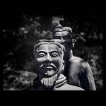 Primer plano de un guerrero de Terracota con mirada desafiante