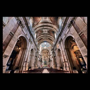 Vista gran angular del interior de interior de la Basílica de Nuestra Señora y San Antonio de Mafra